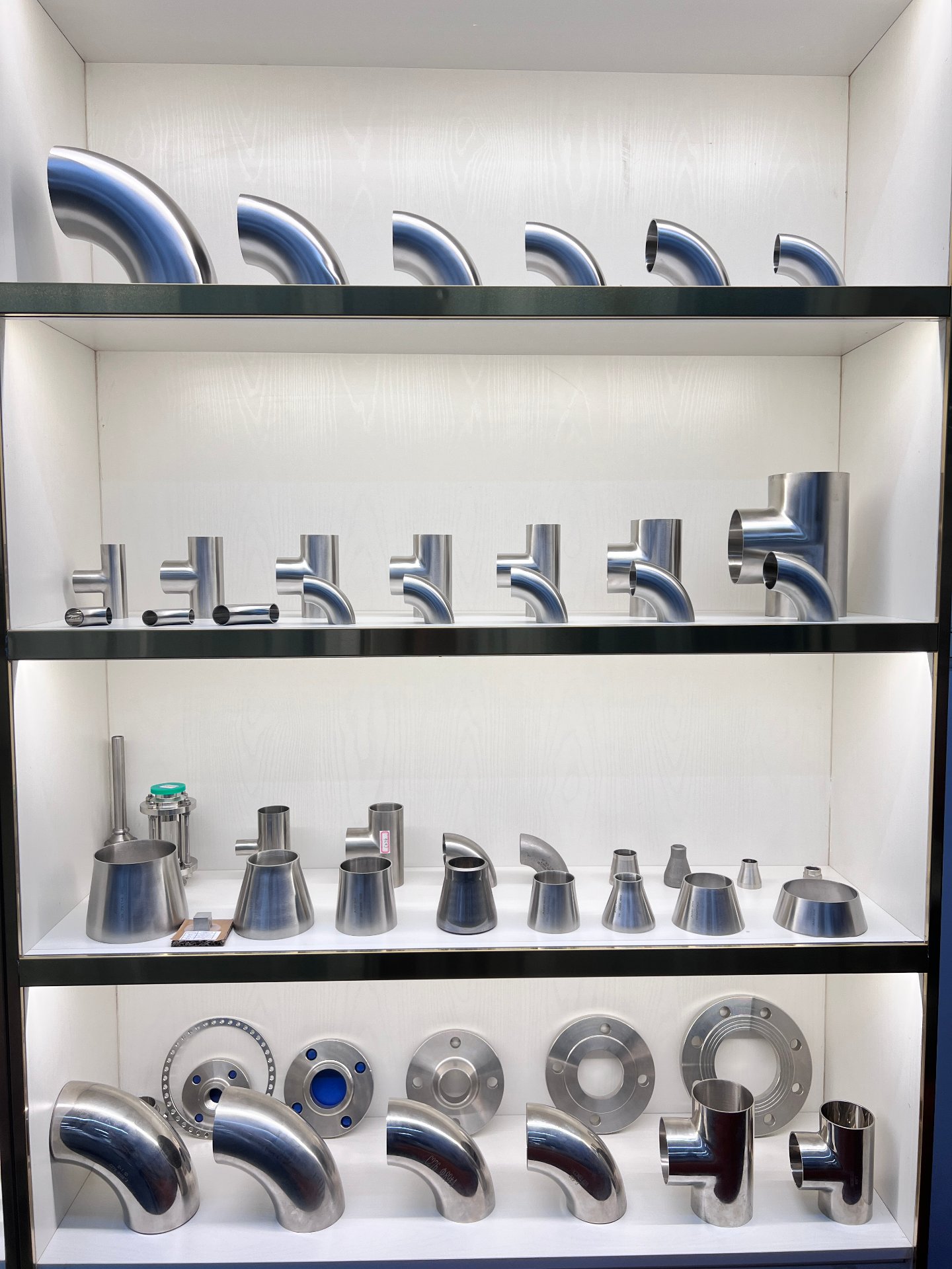 Flanges & Pipe Fittings